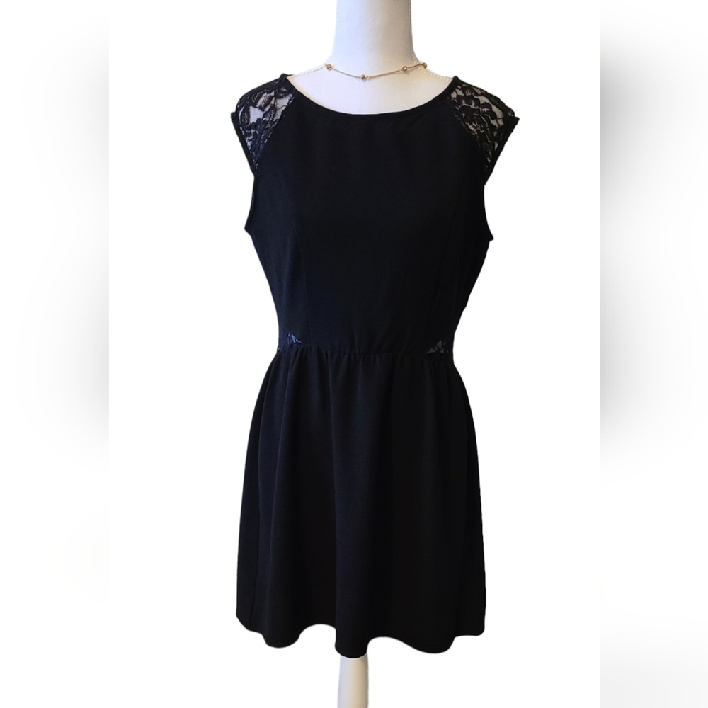 Dress - Picture 2 of 9